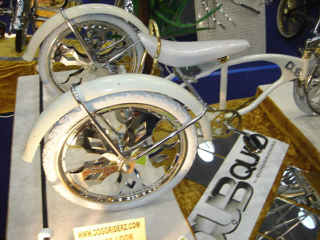 Malines - Concours international de lowrider bikes 2005 organisé par Doggriderz - 38 sur 56