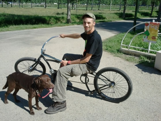 DooM fabriqué par WhiteWidoW, j'en suis fier, pour une fois que j'ai un truck qui roule bien.. lol.. encor quelques modif a faire + une peinture et ca sera parfais