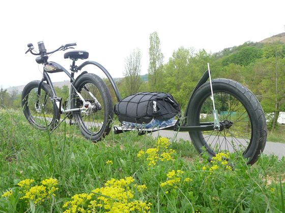 ELECTRA FLYING SUE avec tige de selle et guidon noirs UNITED CRUISER, selle et poignées UNITED CRUISER