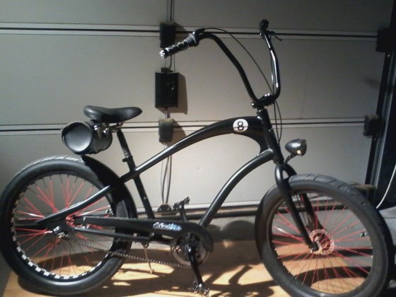 Straight eight électra
monté bobber
guidon apehanger poignées et pedales alu
all in black