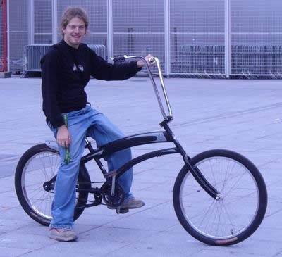 Chopper de chez 3G, entre le PartyTime et le PrimeTime, monté par Raph du Chopperdome, grand merci! Mille mercis à ma ptite femme pour le choix des poignées...