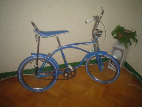 Iverson Road Runner...Design by George Barris..
Sissy bar Bronco, N.O.S, Pneu Sear blue white line 20x1.75 & 20X2.125 slick N.O.S..